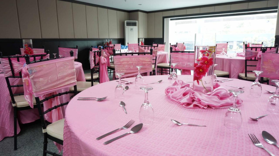 Food & Drinks 5, Eurotel North Edsa, Quezon City