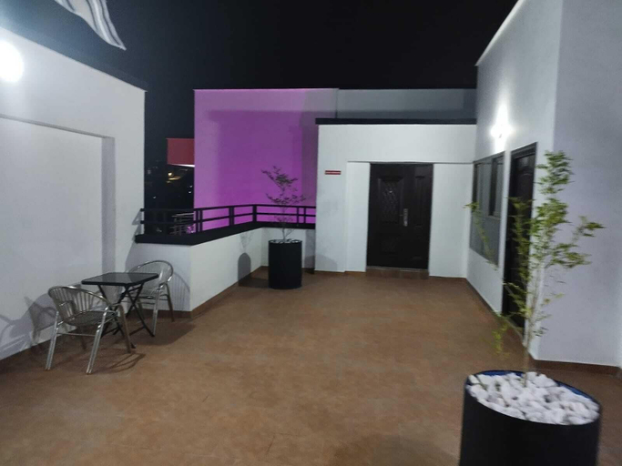 Others 4, Spacious & Outstanding 3-bed Furnished Apartment, Accra