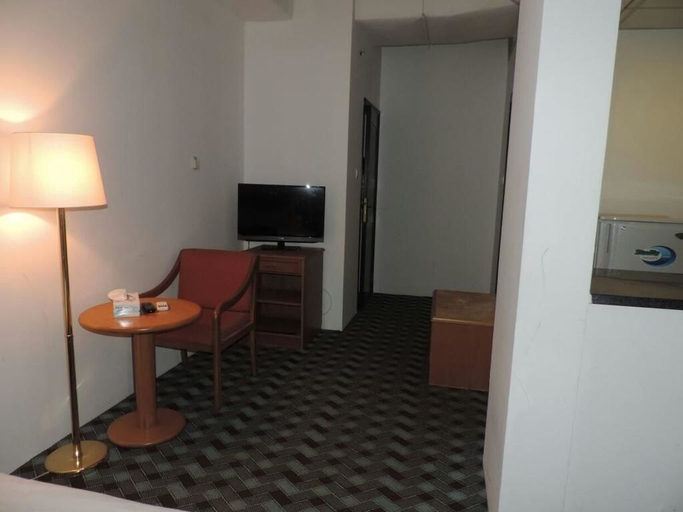 Others 4, Seef Loft, Manama