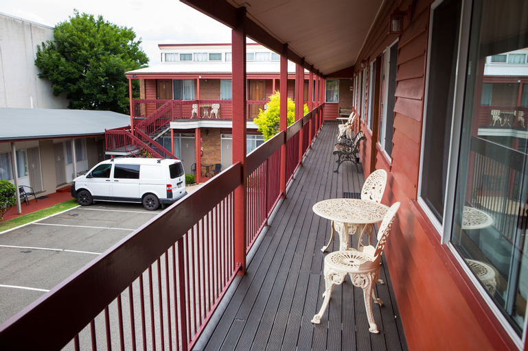 Exterior & Views 4