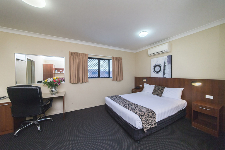 Bedroom 3, Rocky Resort Motor Inn, Rockhampton
