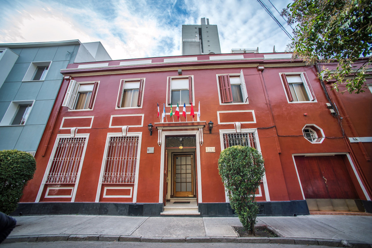 Exterior & Views