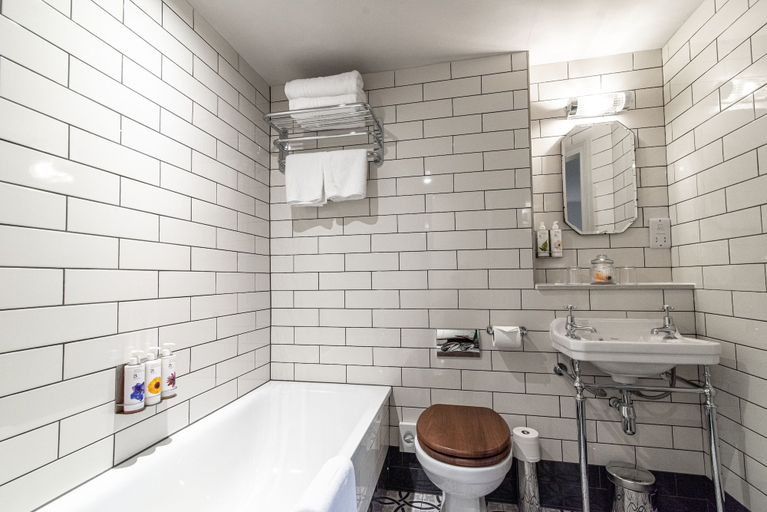 Bathroom 4, Aragon House, London