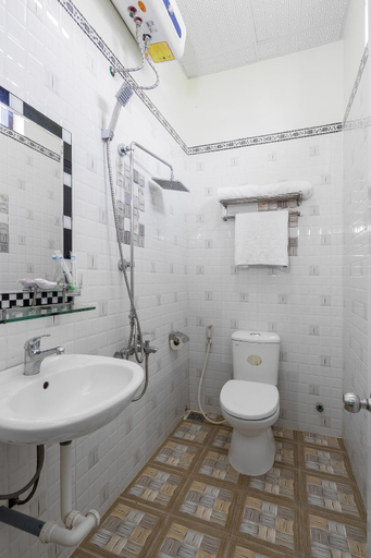 Bathroom, Backpackers Home, Da Nang