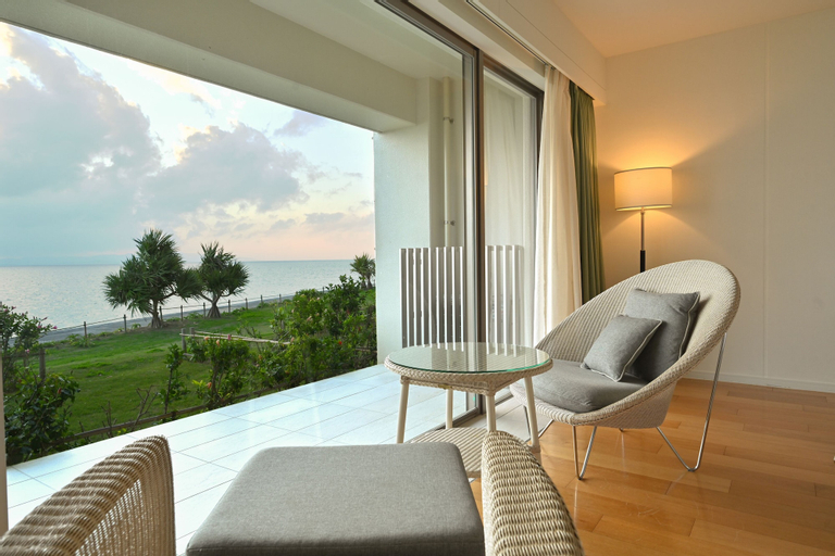 Exterior & Views 4