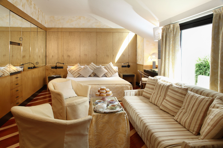 Others 5, Hotel Sanpi Milano, Milano