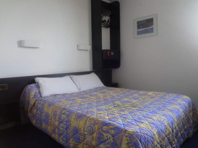 Bedroom 2, Rev'Hotel Coignières, Yvelines