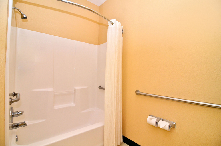 Bathroom 4, Econo Lodge Valdosta Mall Area, Lowndes