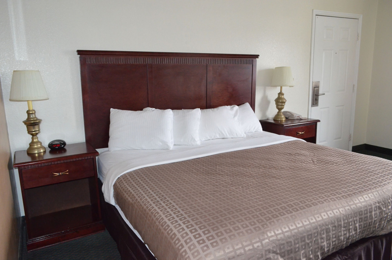 Bedroom 3, National 9 - Nephi 9 Inn, Juab