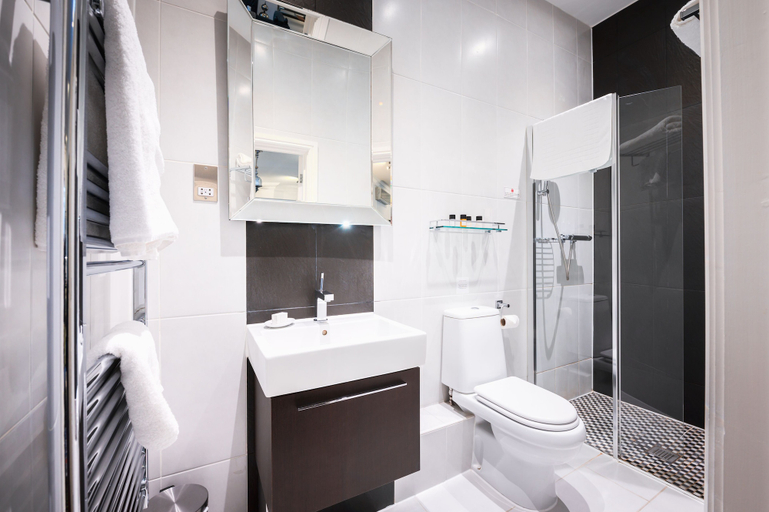 Bathroom 4, Strozzi Palace Suites by Mansley, Gloucestershire
