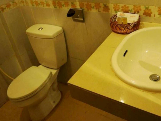 Bathroom 2, Graha Sriwijaya Hotel, Palembang