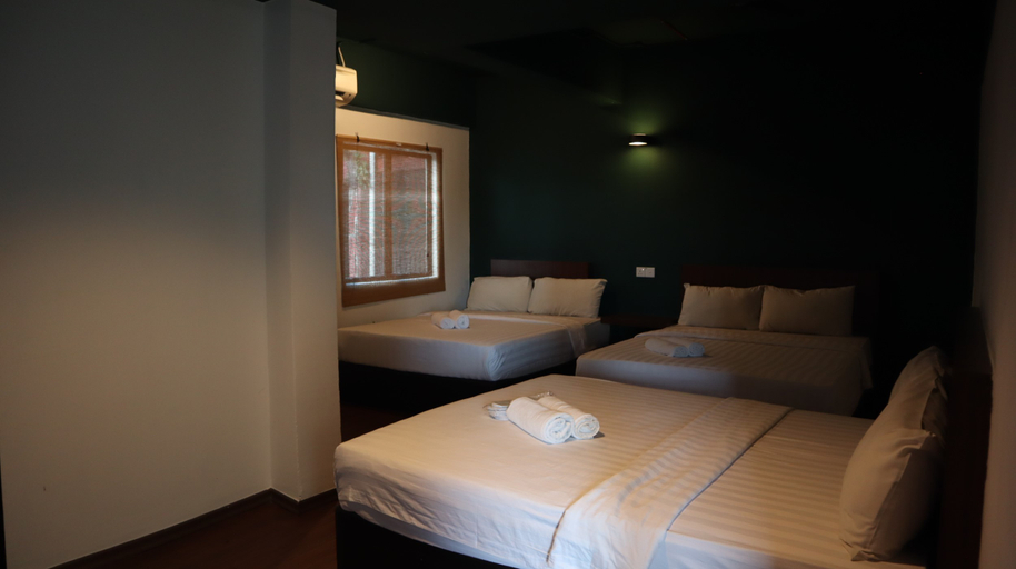 Room V at Kluang Parade Room Type - Family Suite For 6 Person