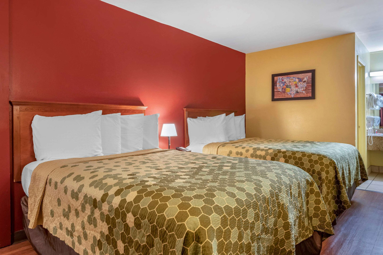 Bedroom 3, Econo Lodge Inn & Suites Maingate Central, Osceola