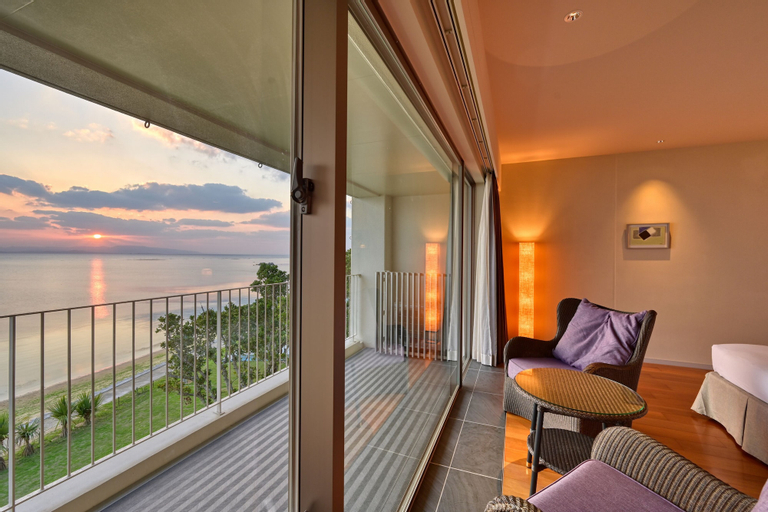 Exterior & Views 17
