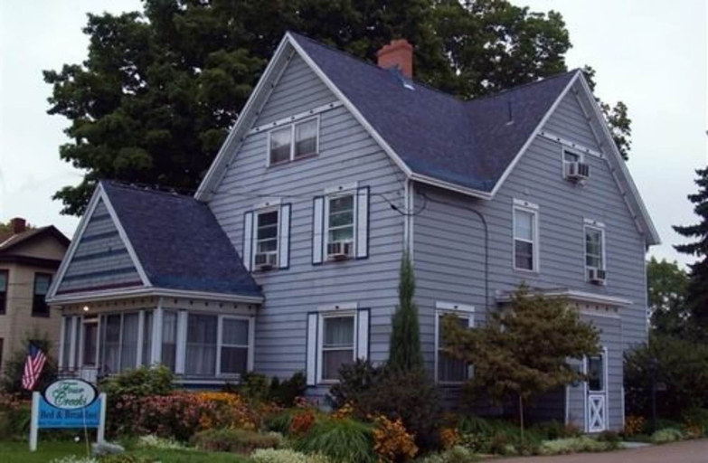 Exterior & Views, Four Creeks Bed & Breakfast, Erie