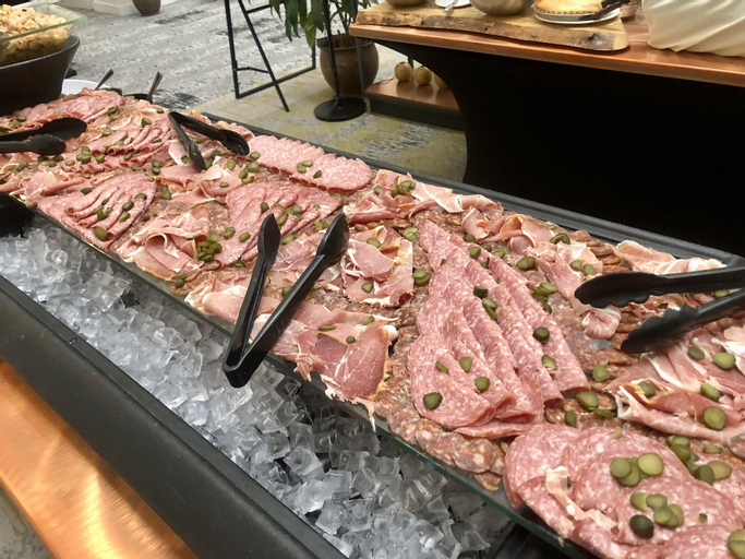 Food & Drinks 18