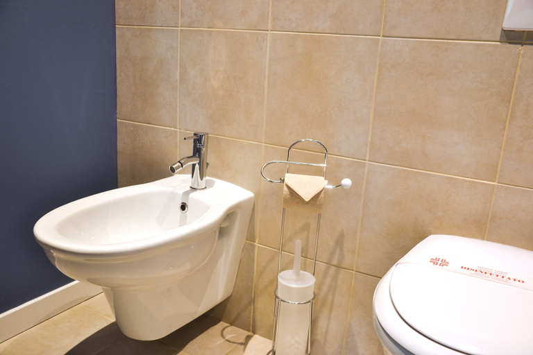 Bathroom 5, Hotel Maximilian, Verona