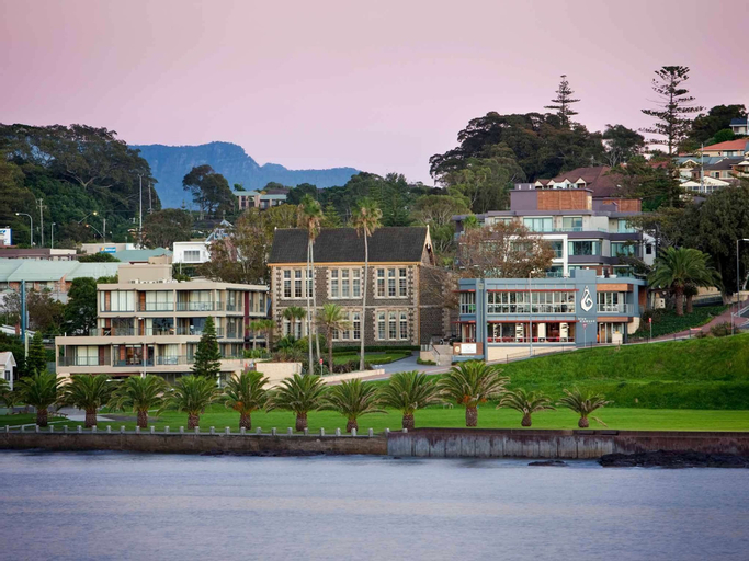 Exterior & Views 13