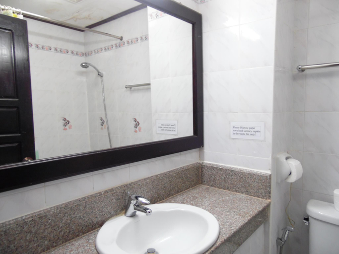 Bathroom 2, Douang Deuane hotel, Vientiane