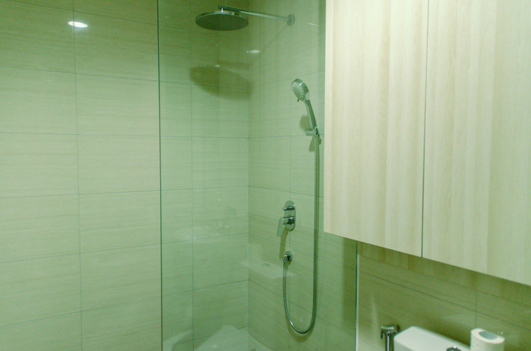 Bathroom 5, Best Choice 1BR at Ciputra International Apartment By Travelio, Jakarta Barat