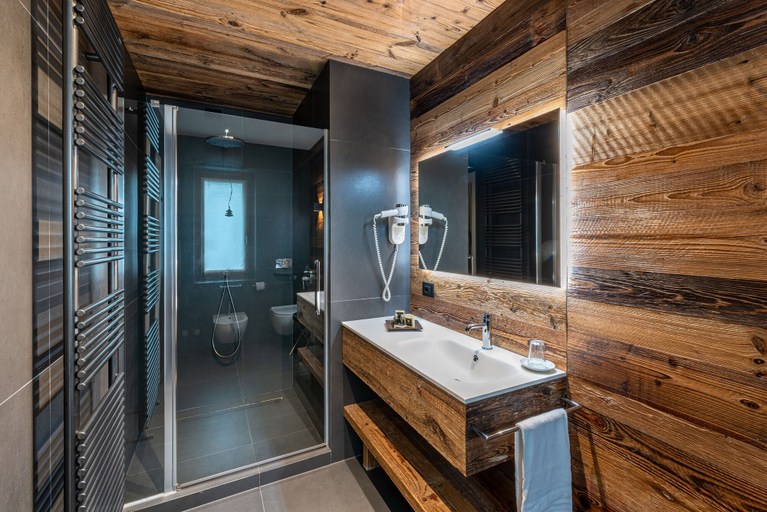 Bathroom 4, Hotel La Perla, Udine