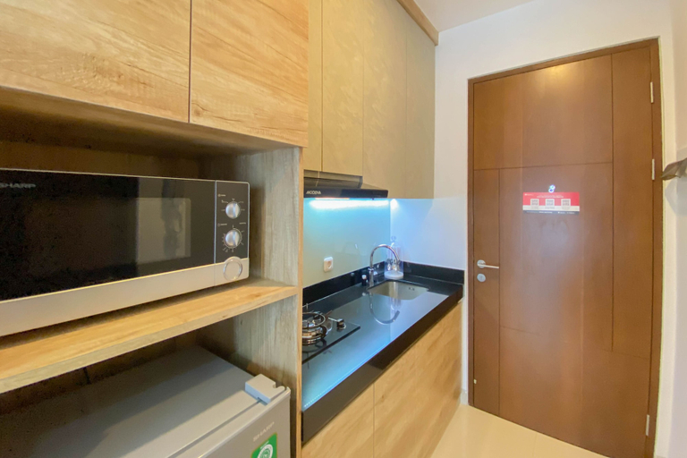 Private kitchen 5, Elegant And Homey Studio Ciputra World 2 Apartment, Jakarta Selatan
