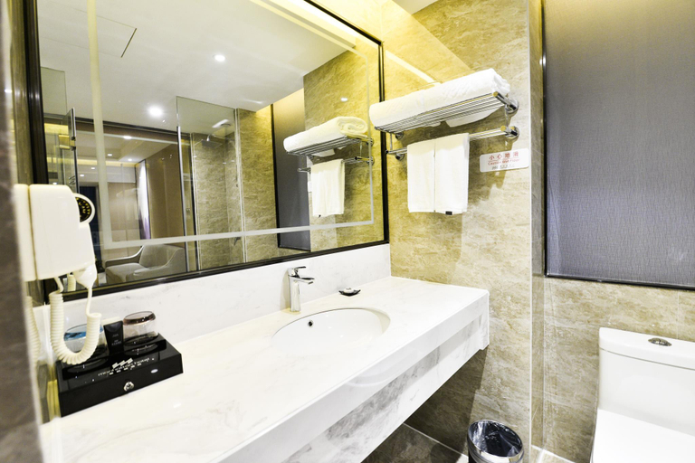 Bathroom, Guilin Manhatton Hotel Tianjie , Guilin