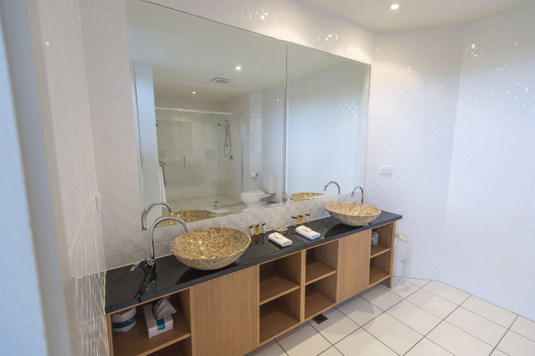 Bathroom 4, Macedon Ranges Hotel & Spa, Macedon Ranges Bal