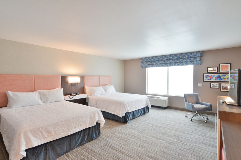 Bedroom 3, Hampton Inn & Suites Menomonie-UW Stout, Dunn