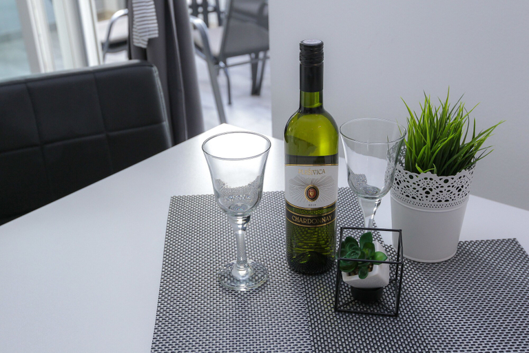 Food & Drinks 5, Pool Apartments Privilege, Novalja