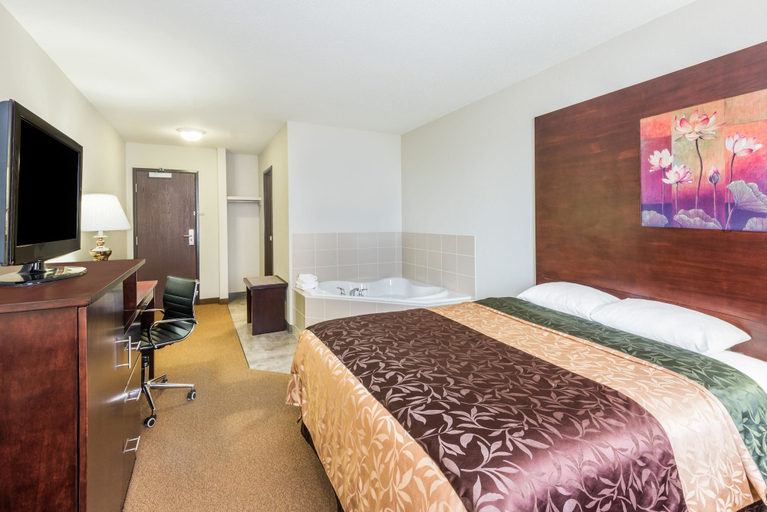 Bedroom 3, Super 8 by Wyndham Innisfail, Division No. 8
