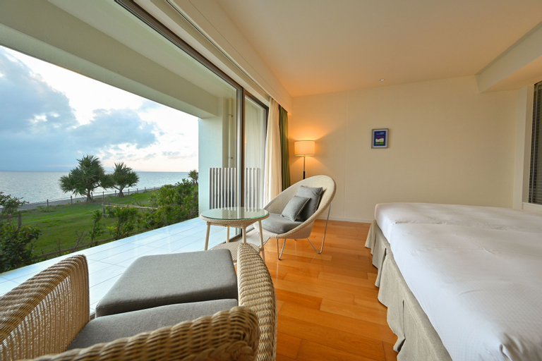 Exterior & Views 21