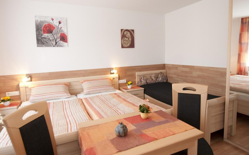 Bedroom 2, Landgasthof Sonne, Biberach