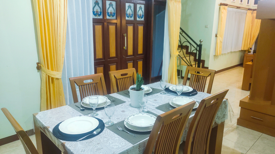 Others 4, Villa Harsa batu, Malang