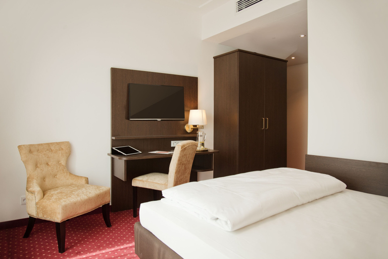 Bedroom 3, Gold Palais Hotel, Berlin