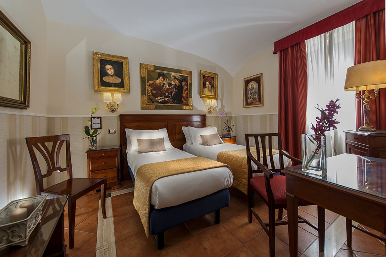 Bedroom 3, Des Artistes, Rome