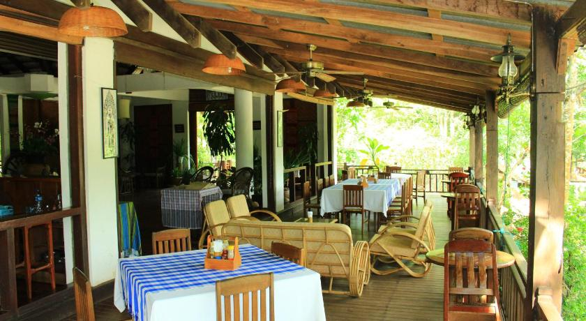 Food & Drinks 4, Tadlo Lodge, Saravane
