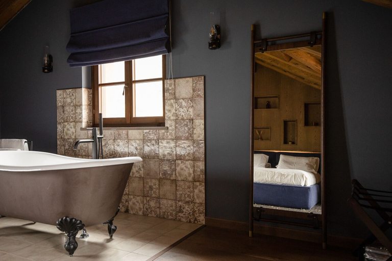 Bathroom 5, Nordelaia, Alessandria