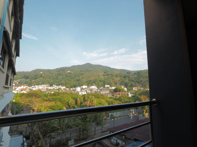 Exterior & Views 12
