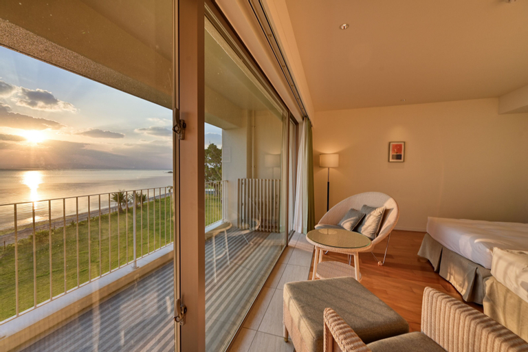 Exterior & Views 13
