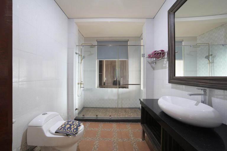 Bathroom 4, Fafa Hill Hotel and Resort, Bogor