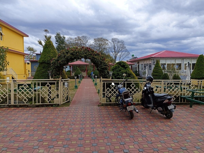 Exterior & Views, Madpackers Bir , Kangra