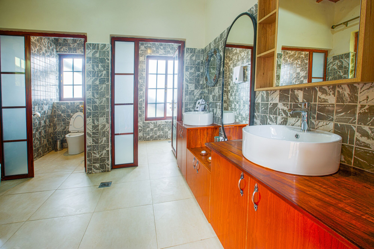 Bathroom 5, Gorilla Heights Lodge, Kisoro