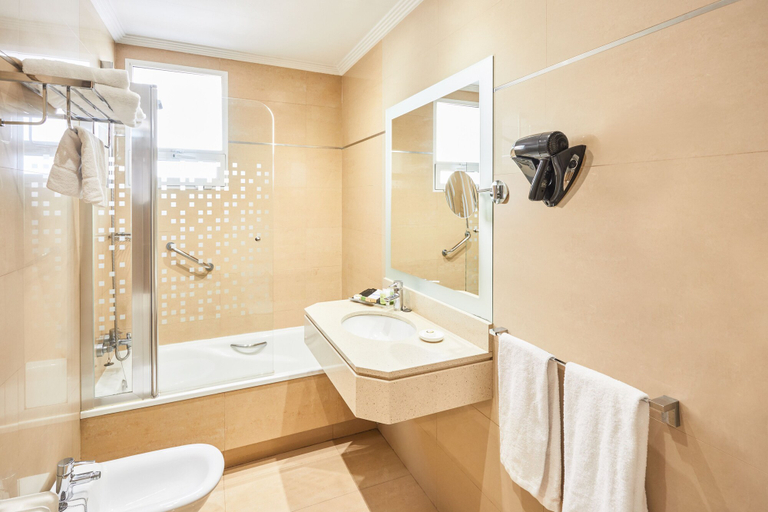 Bathroom 4, Cason del Tormes, Madrid