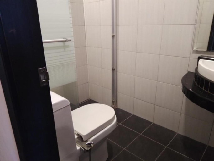Bathroom 5, H-5 Inn, Bintulu