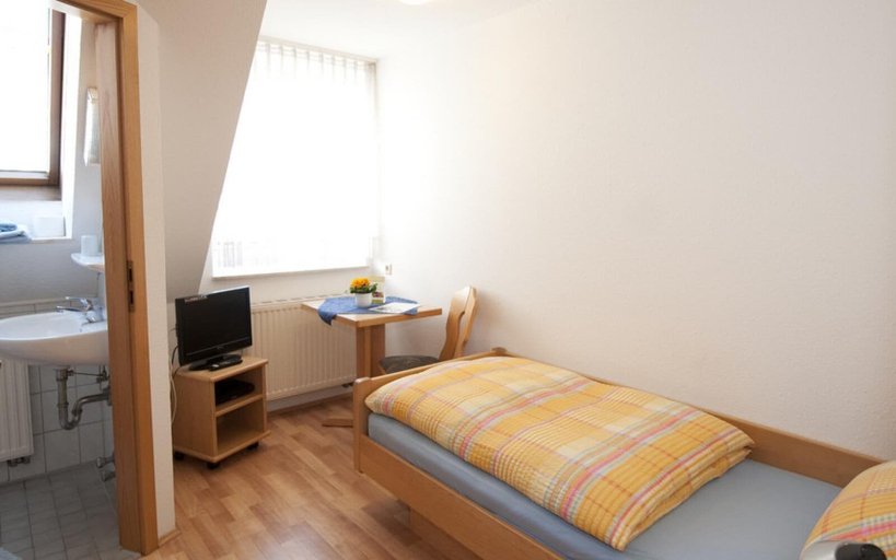 Bedroom 5, Landgasthof Sonne, Biberach