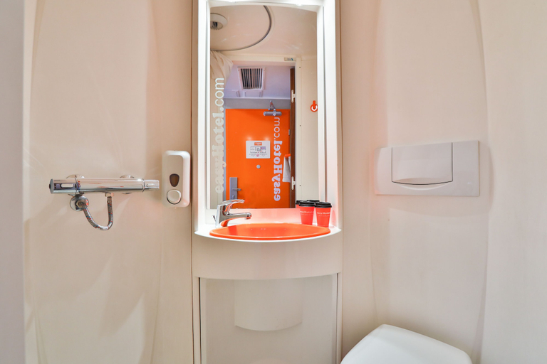 Bathroom 4, easyHotel Sofia, Stolichna