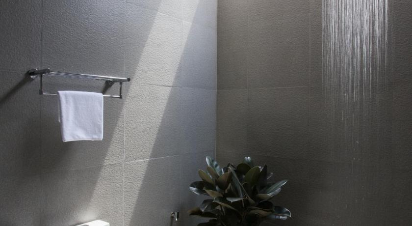 bathroom 7
