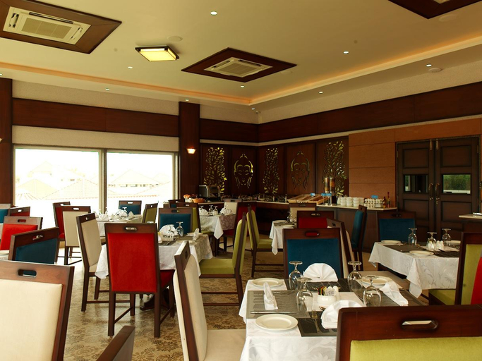 Food & Drinks 3, Neonz Resort, Anand