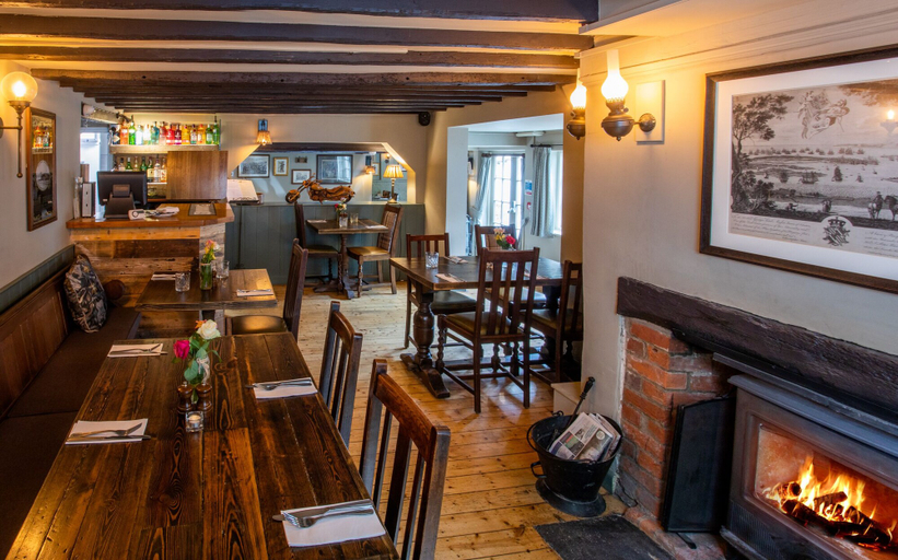 Food & Drinks 5, The White Lion, Hampshire